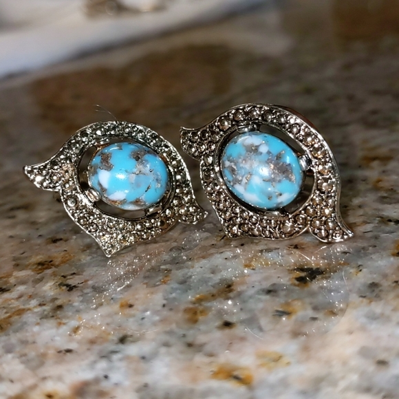 Vintage Sarah Coventry Earrings Faux Turquoise Pea - Picture 13 of 13